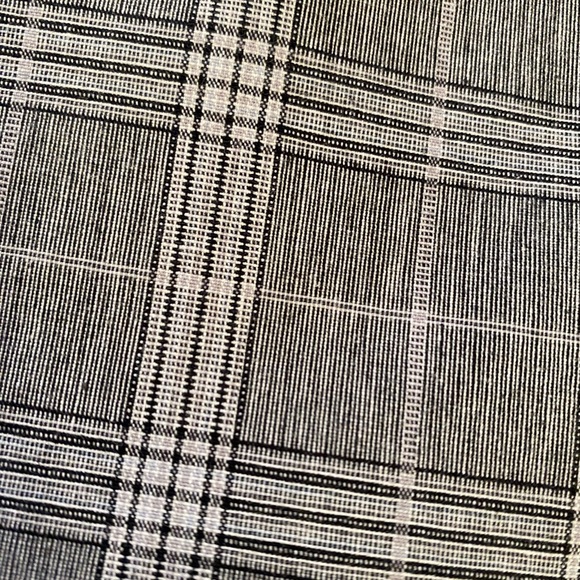 Woman’s black and white plaid wide leg capris. By Dockers, mid rise - curvy. - Picture 2 of 5